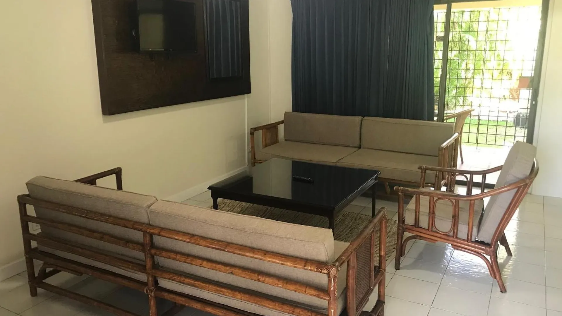 Coconut Court Beach Hotel Christ Church